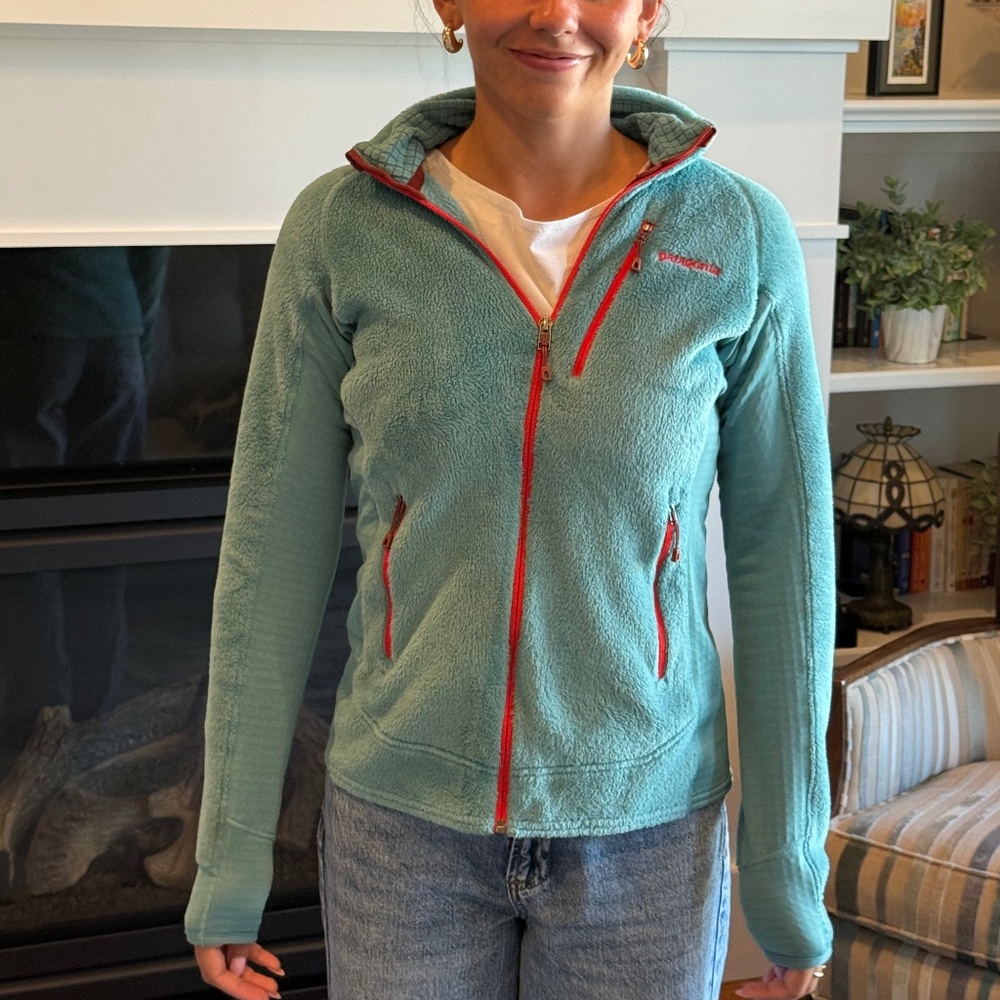 Women's Patagonia Aqua  Fleece with red zipper trim, zip front, 3 zipped pockets
